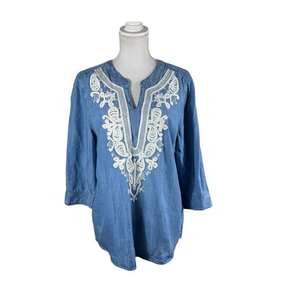 Chico’s Chambray Appliqué V neck High Low Blouse - Picture 2 of 10
